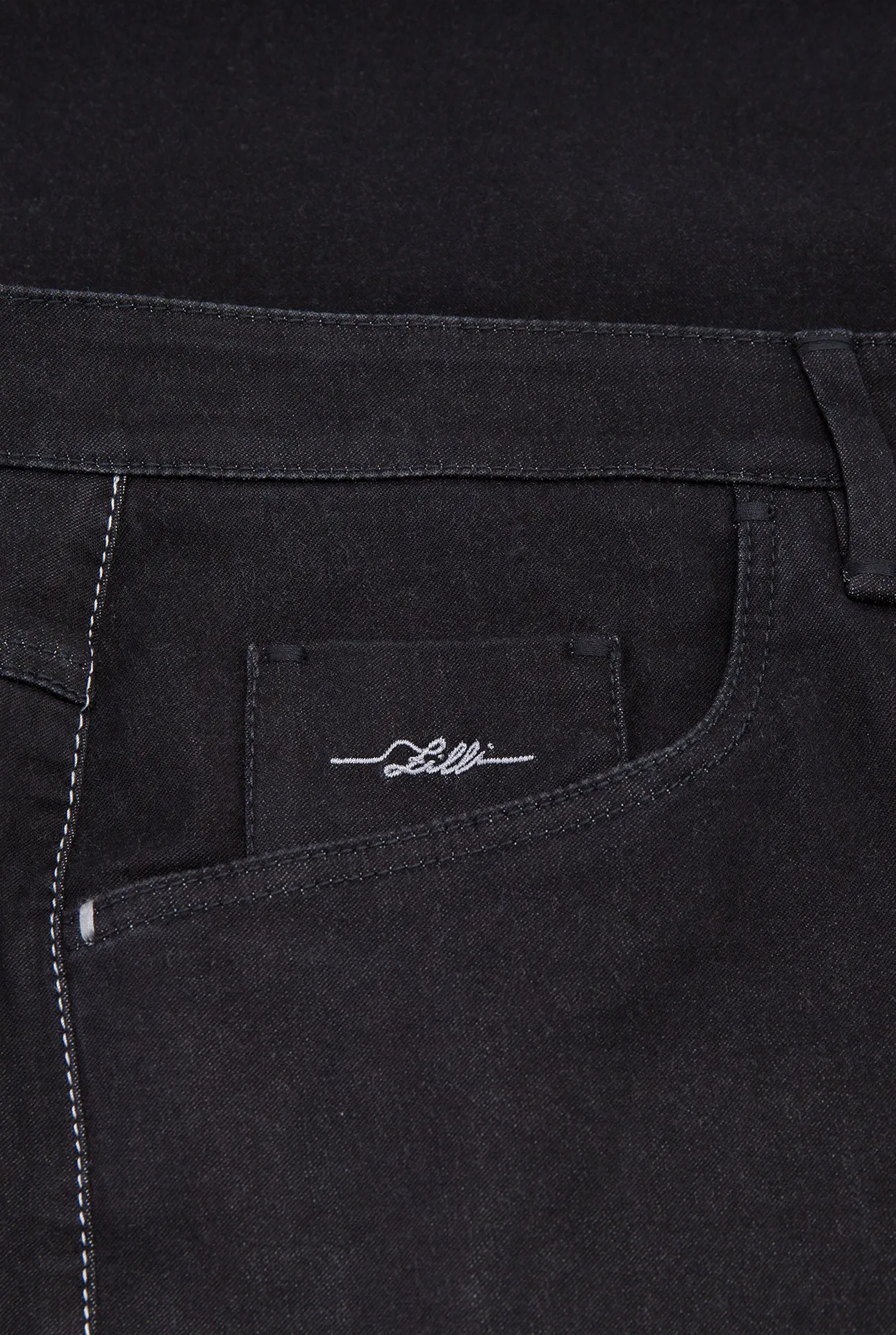 Slim Fit 5-Pocket Jeans with Signature Plaque